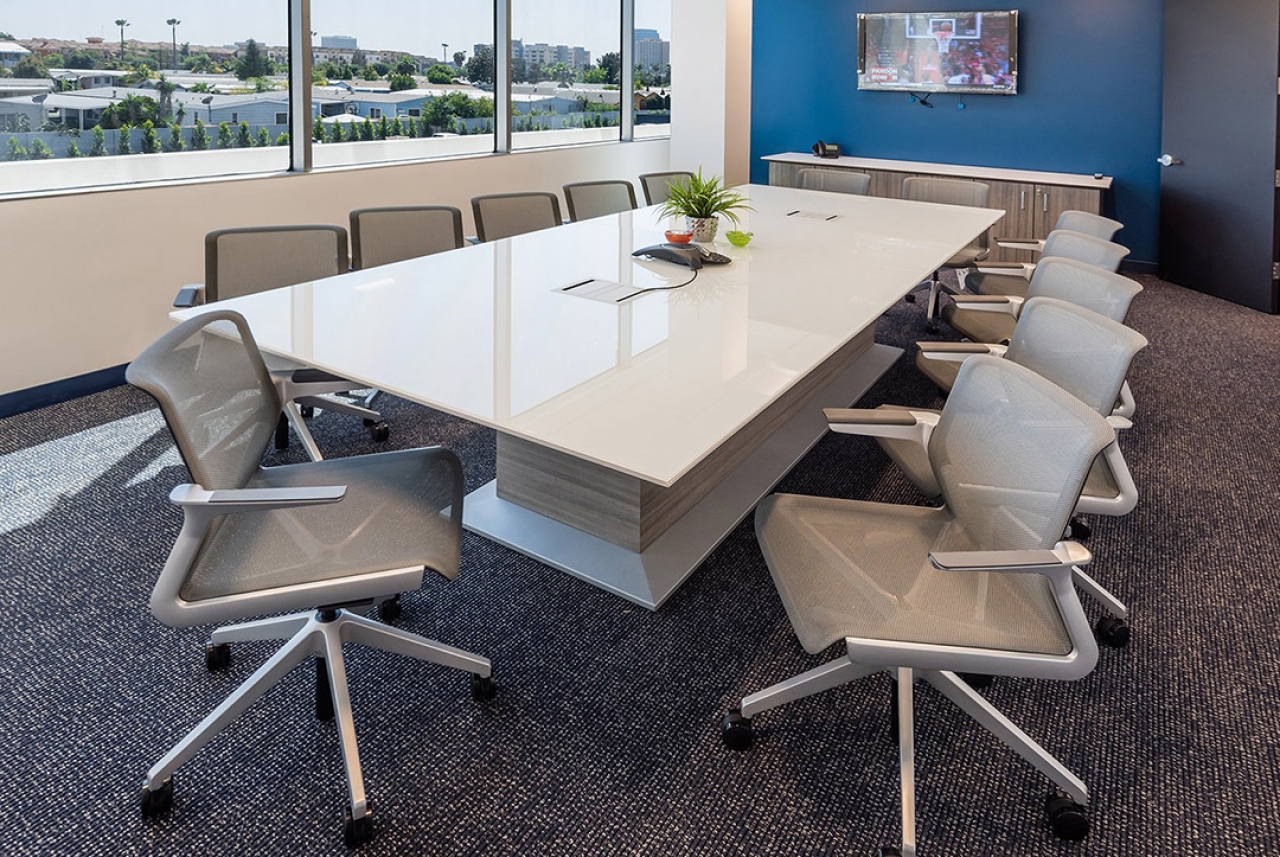 Lugano height-adjustable conference table in NYC meeting room
